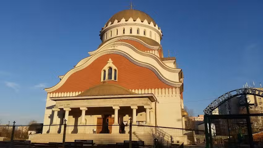 Biserica &bdquo;Sf&acirc;nta Vineri&rdquo;