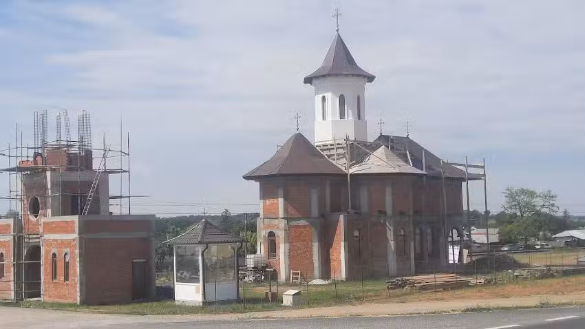 Biserica &bdquo;Sf&acirc;ntul Antonie cel Mare și Sf&acirc;ntul Sfințit Mucenic Lucian&ldquo; Șerbeștii Vechi