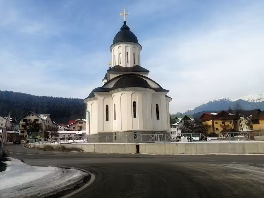 Biserica Sf&acirc;ntul Apostol Andrei