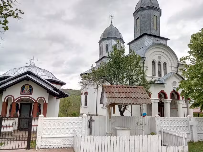 Biserica &bdquo;Sf&acirc;ntul Dimitrie&rdquo; Fumureni