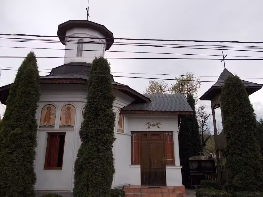 Biserica Sf&acirc;ntul Dimitrie Izvor&acirc;torul de Mir