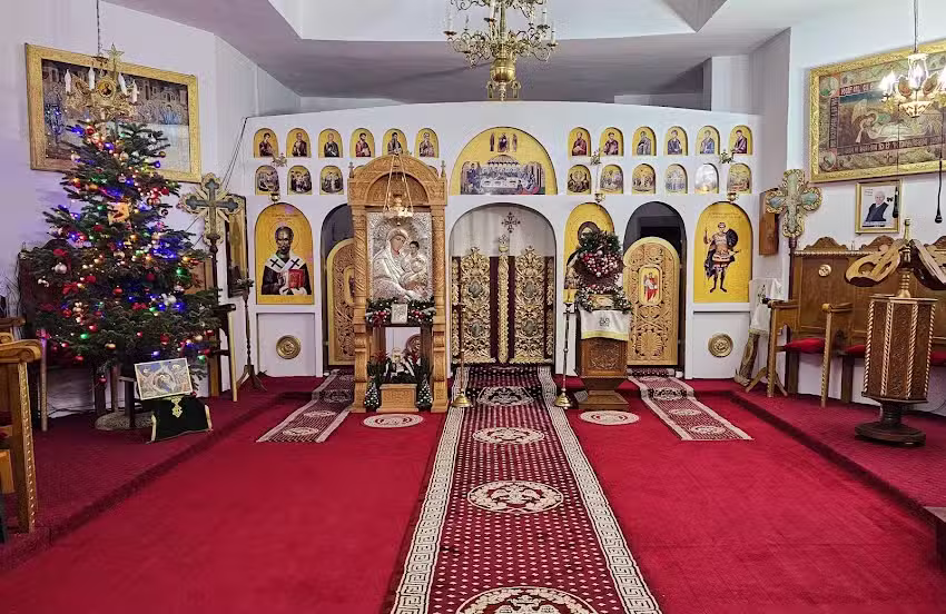 Biserica Sf&acirc;ntul Dimitrie Izvor&acirc;torul de Mir Oniceni