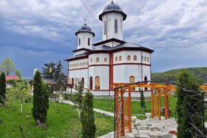 Biserica Sf&acirc;ntul Gheorghe Ticleni