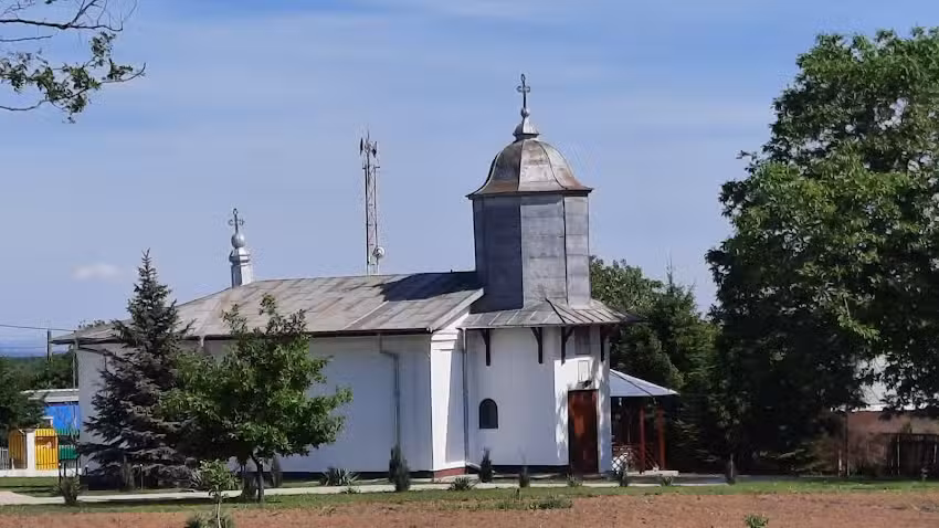 Biserica &bdquo;Sf&acirc;ntul Ierarh Nicolae&ldquo; Traian