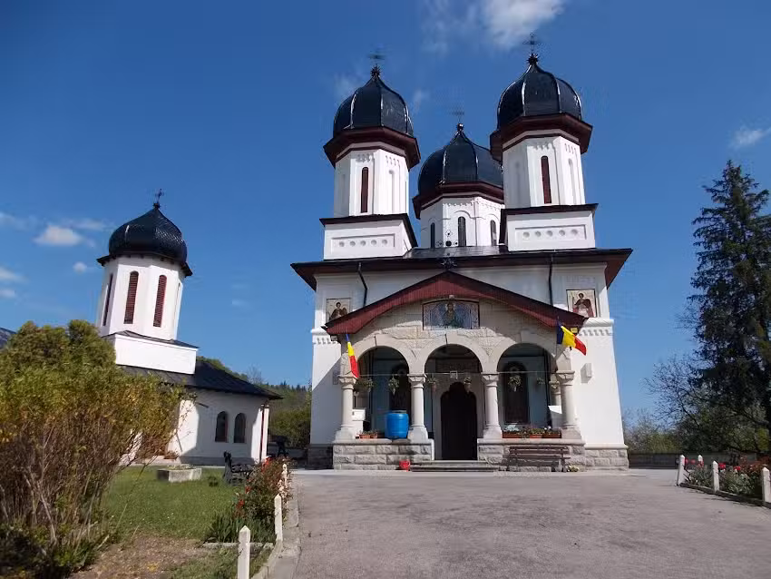Biserica Sf&acirc;ntul Ioan Botezătorul