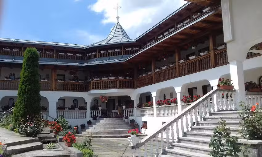 Biserica Sf&acirc;ntul Ioan Botezătorul