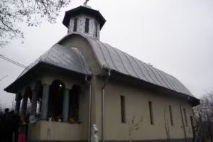 Biserica Sf&acirc;ntul Ioan Botezătorul, Carpen