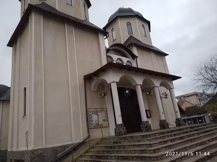 Biserica Sf&acirc;ntul Mare Mucenic Dimitrie