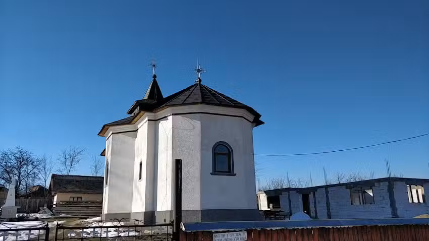 Biserica Sf&acirc;ntul Mare Mucenic DIMITRIE Izvor&acirc;torul de Mir