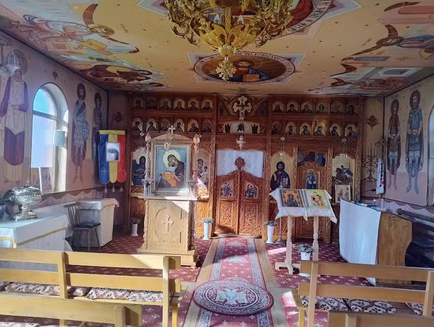Biserica Sf&acirc;ntul Mare Mucenic Dimitrie Izvor&acirc;torul de Mir