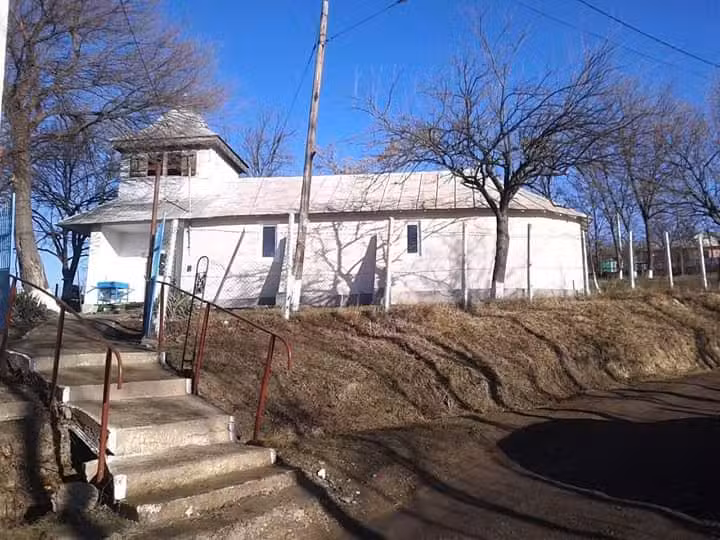 Biserica Sf&acirc;ntul Mare Mucenic Dimitrie, Izvor&acirc;torul de mir