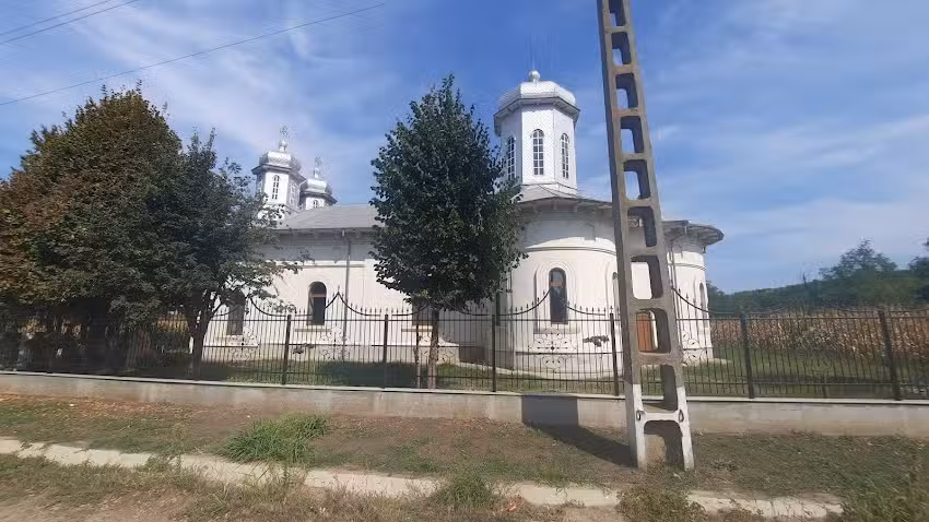 Biserica &bdquo;Sf&acirc;ntul Mare Mucenic Dimitrie, Izvor&acirc;torul de Mir&ldquo; Suhurlui