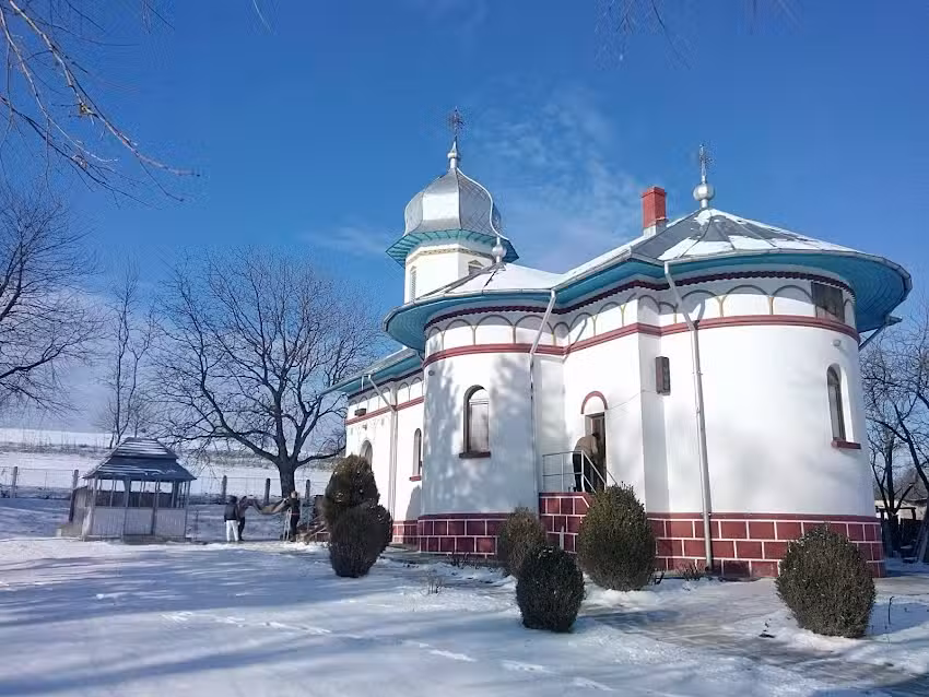 Biserica Sf&acirc;ntul Mare Mucenic Dimitrie Izvor&acirc;torul de Mir