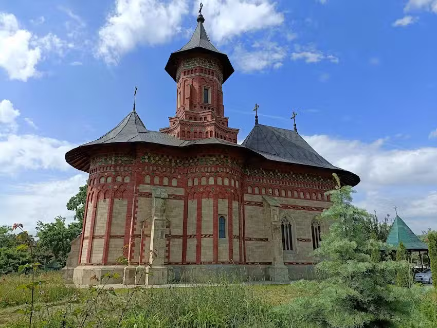 Biserica &bdquo;Sf&acirc;ntul Mare Mucenic Gheorghe&rdquo; din H&acirc;rlăuu