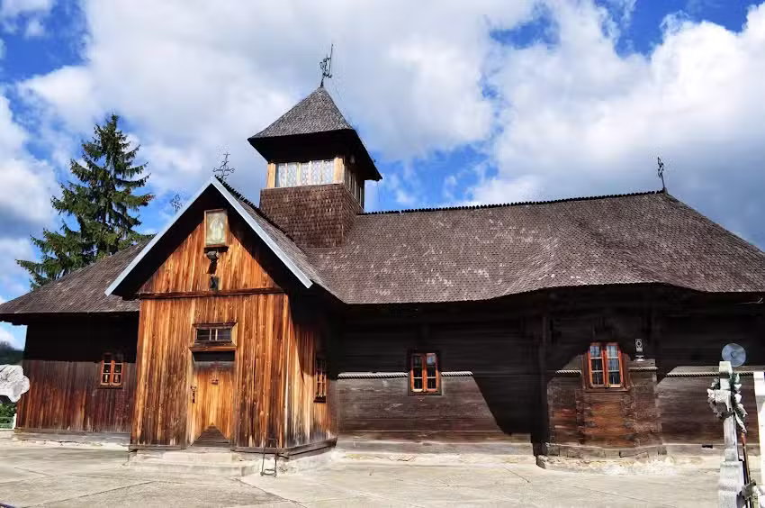 Biserica &bdquo;Sf&acirc;ntul Nicolae&rdquo; Dărmănești