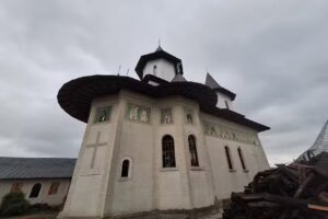 Biserica Sf&acirc;ntul Nicolae din Oglinzi (Rit Nou)