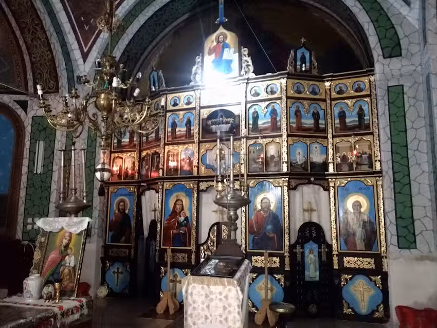 Biserica &bdquo;Sf&acirc;ntul Nicolae&rdquo; Izvoru