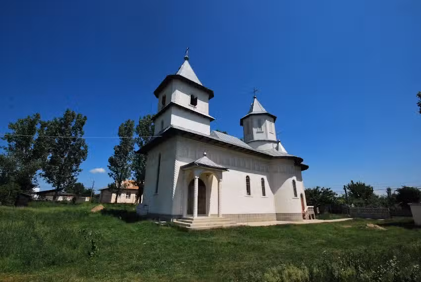 Biserica Sf&acirc;ntul Pantelimon Henci