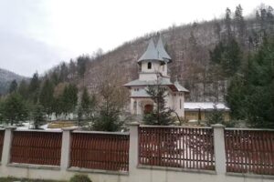 Biserica &bdquo;Sf&acirc;ntul Prooroc Ilie Tezviteanul&rdquo; Ciobănuș