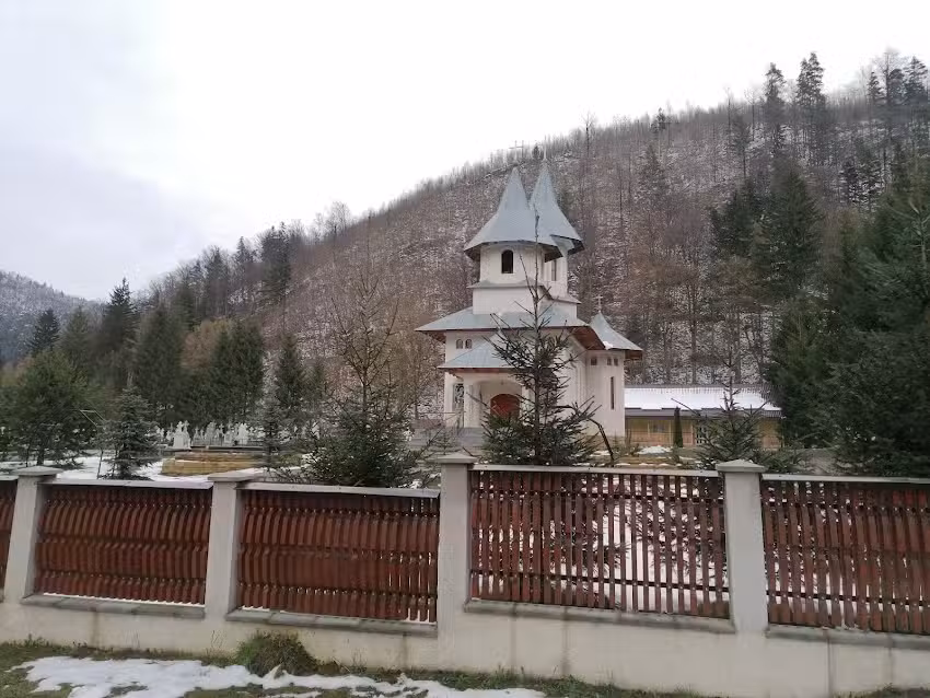 Biserica &bdquo;Sf&acirc;ntul Prooroc Ilie Tezviteanul&rdquo; Ciobănuș