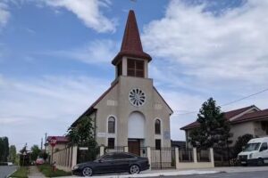 Biserica Sfinții Apostoli Petru și Paul