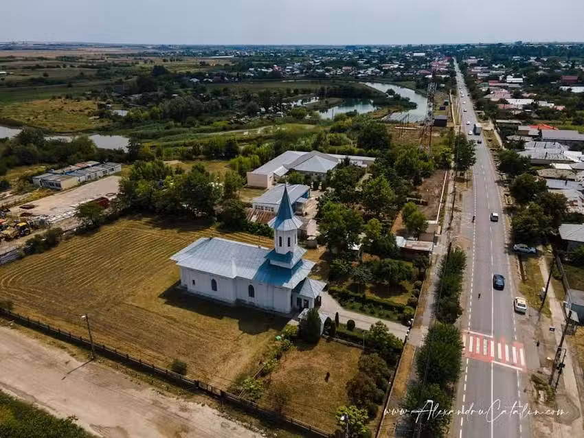 Biserica &bdquo;Sfinții Apostoli Petru și Pavel&rdquo;