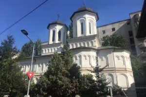 Biserica &bdquo;Sfinții Apostoli Petru și Pavel&rdquo;