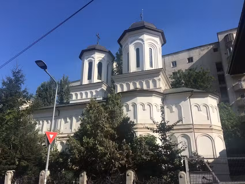 Biserica &bdquo;Sfinții Apostoli Petru și Pavel&rdquo;