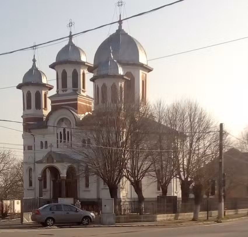 Biserica &bdquo;Sfinții Apostoli Petru și Pavel&rdquo;