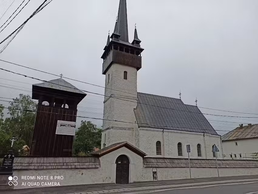 Biserica Sfinții Apostoli Petru și Pavel