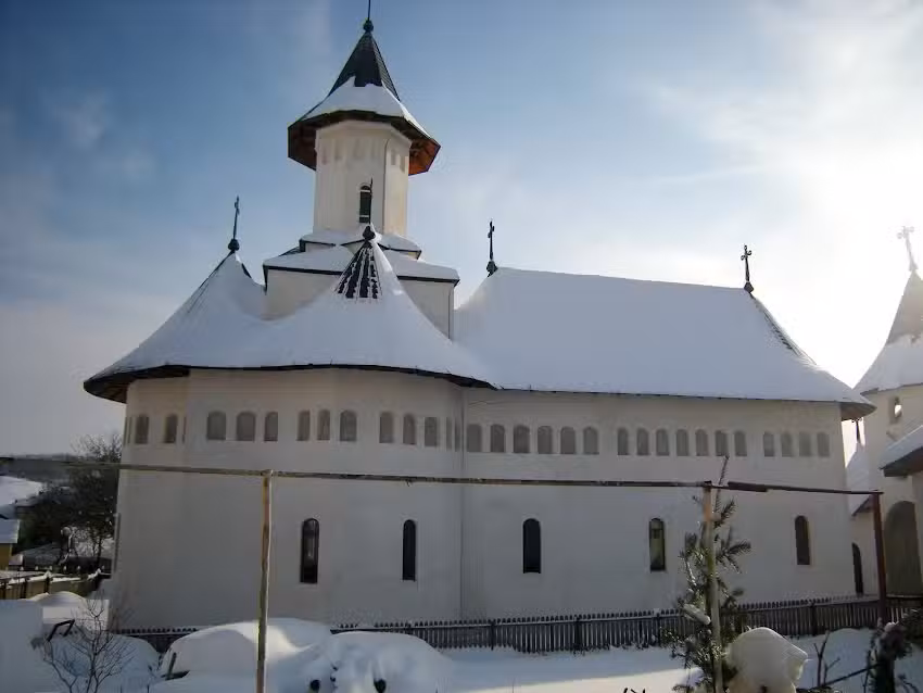 Biserica Sfinţii Apostoli Petru şi Pavel