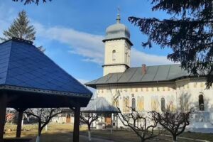 Biserica Sfinţii Apostoli Petru şi Pavel