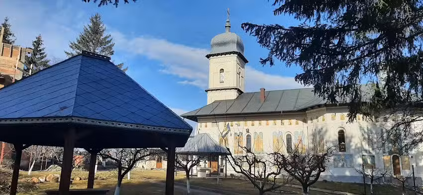Biserica Sfinţii Apostoli Petru şi Pavel