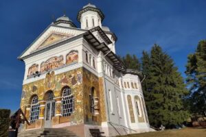 Biserica Sfinții Apostoli Petru și Pavel