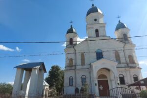 Biserica Sfinții Apostoli Petru și Pavel