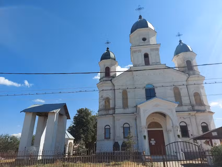 Biserica Sfinții Apostoli Petru și Pavel