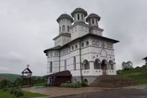 Biserica Sfinții Apostoli Petru și Pavel