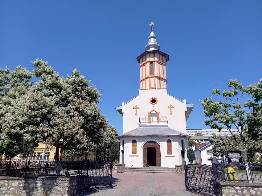 Biserica Sfinții Apostoli Petru și Pavel