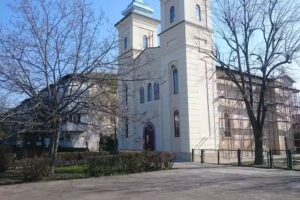 Biserica &bdquo;Sfinții Apostoli Petru și Pavel&rdquo;