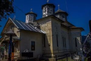 Biserica &bdquo;Sfinții Apostoli Petru și Pavel&ldquo; Ciorăști