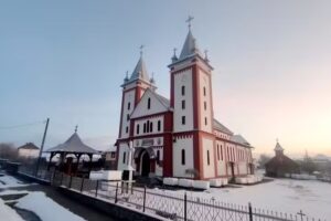 Biserica &bdquo;Sfinții Apostoli Petru și Pavel&rdquo; Săcălășeni