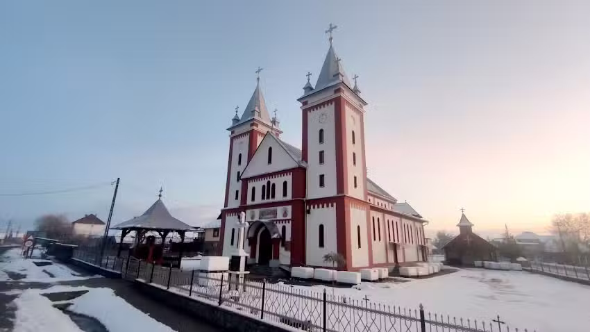 Biserica &bdquo;Sfinții Apostoli Petru și Pavel&rdquo; Săcălășeni