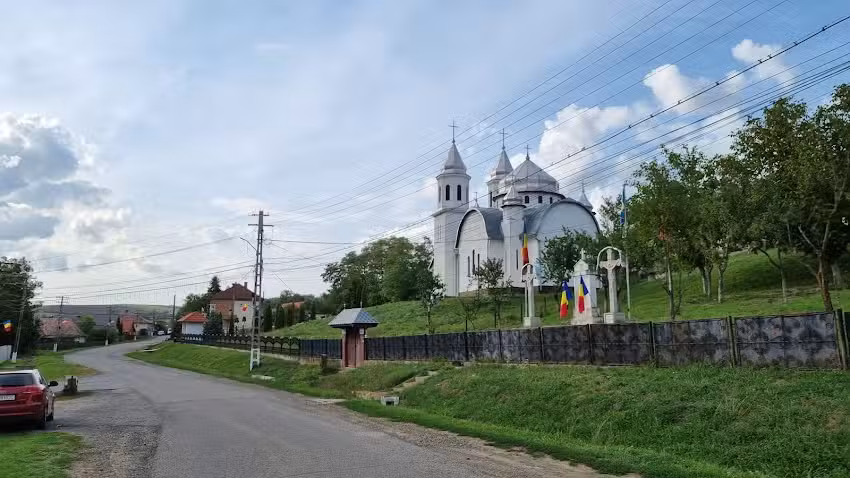 Biserica &bdquo;Sfinții Arhangheli&rdquo;
