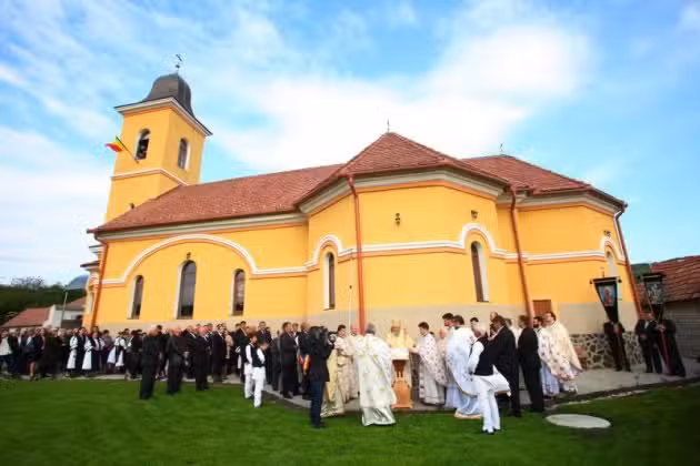Biserica Sfinții Arhangheli Mihail și Gavriil