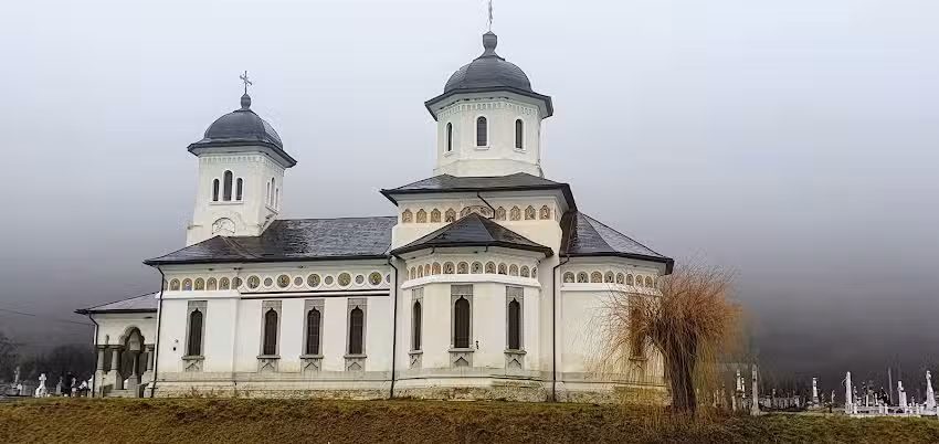 Biserica Sfinții Arhangheli Mihail și Gavriil