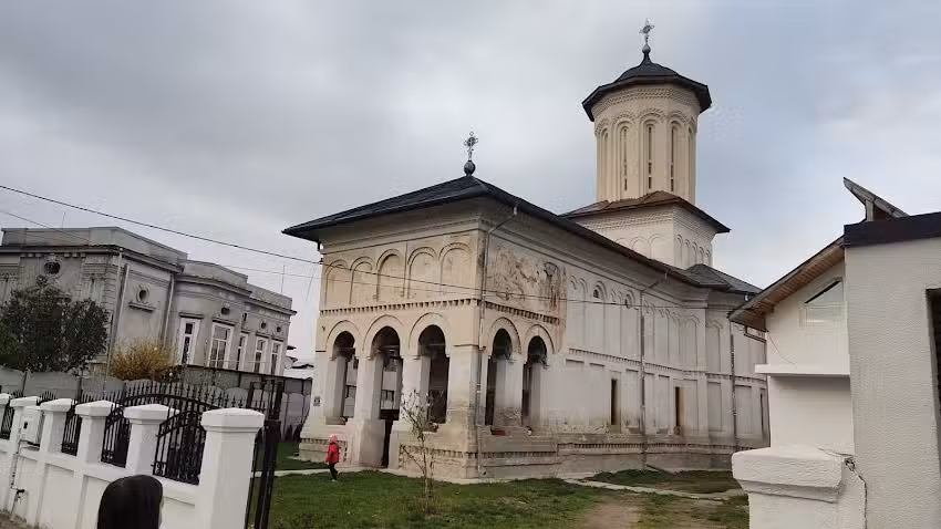 Biserica Sfinții Arhangheli Mihail şi Gavriil (1615)