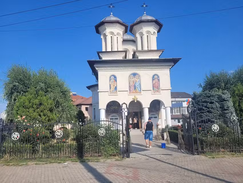 Biserica Sfinții Arhangheli Mihail si Gavriil