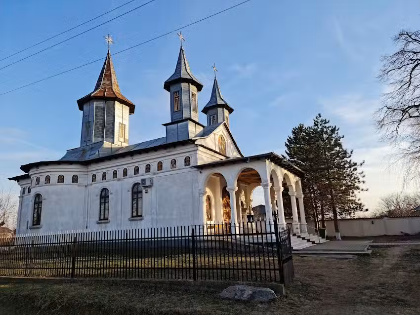 Biserica Sfinții Arhangheli Mihail și Gavriil