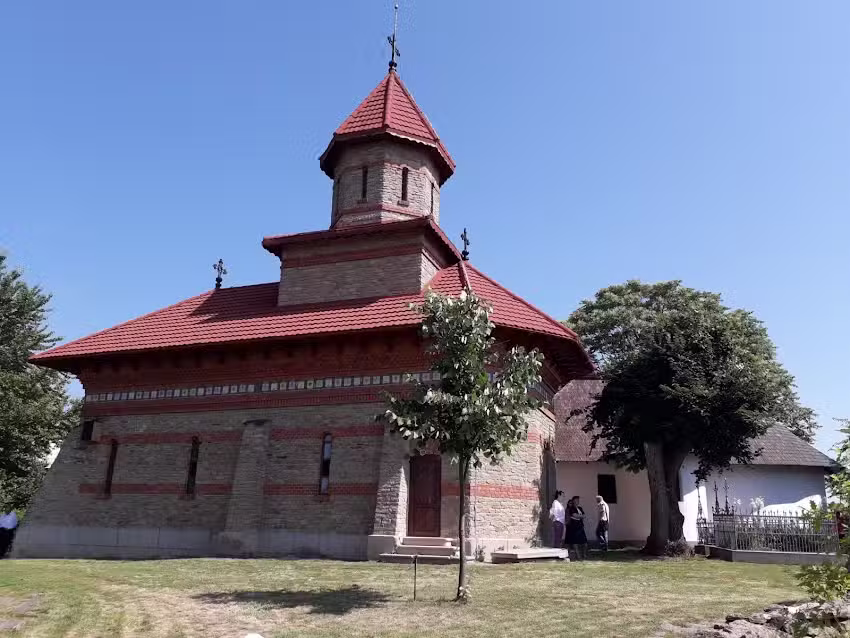 Biserica Sfinții Arhangheli Mihail și Gavriil