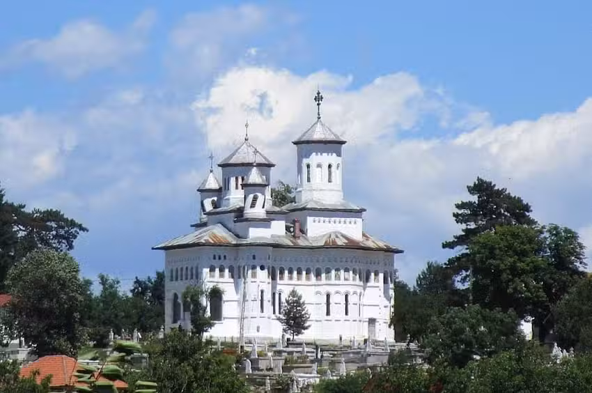 Biserica Sfintii Arhangheli Mihail si Gavriil